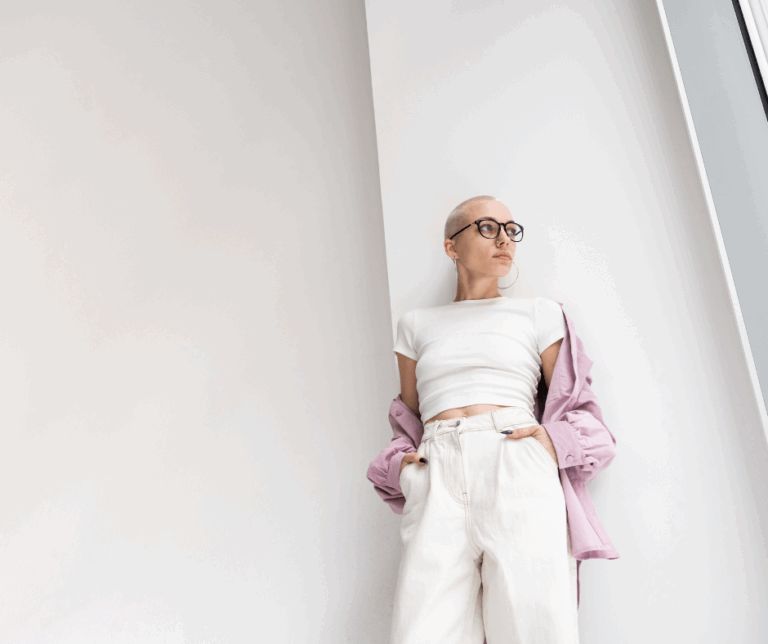 Ciche Luksusy w Szafie: Jak Stylizować Minimalistyczne Trendy na Jesień 2025?