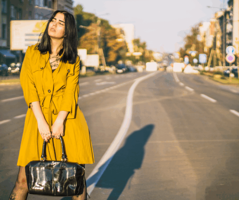 Kolory Jesieni 2025: Jakie Odcienie Będą Królować i Jak Je Nosić?