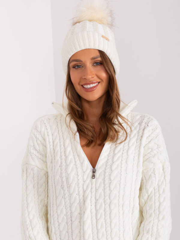 Czapka Damska Model JK-CZ-10.51 Ecru - Rue Paris