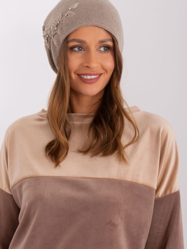 Czapka Model AT-CZ-2329.79 Dark Beige - AT