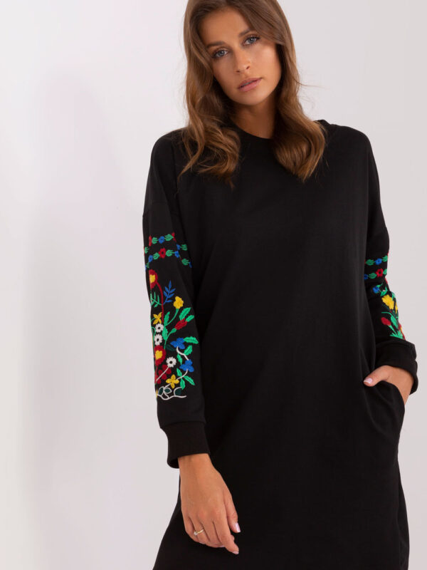 Sukienka Model RV-SK-8979.94P Black - Rue Paris