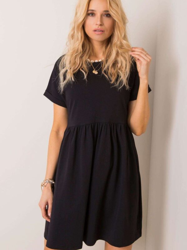 Sukienka Model RV-SK-5672.03P Black - Rue Paris