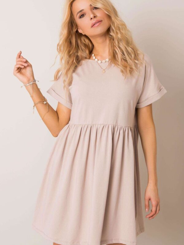 Sukienka Model RV-SK-5672.03P Beige - Rue Paris