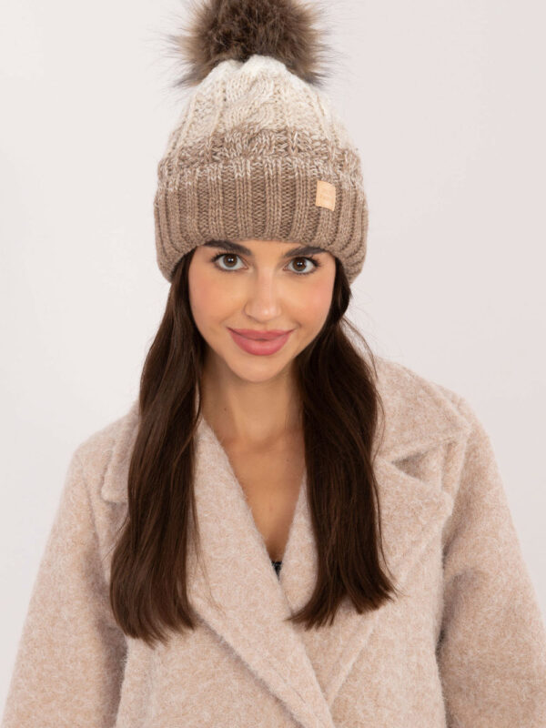 Czapka Model JK-CZ-52.17 Dark Beige - Rue Paris
