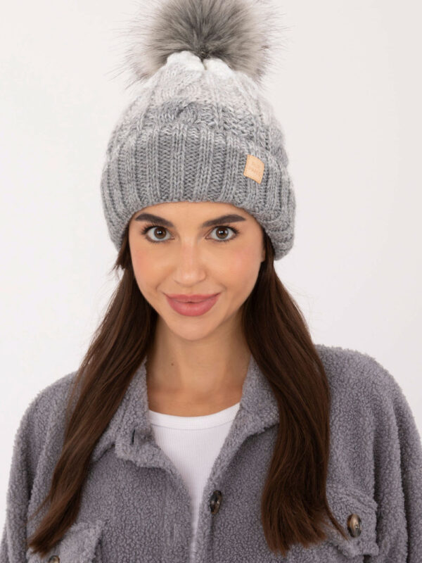 Czapka Model JK-CZ-52.31 Grey - Rue Paris