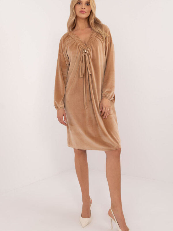 Sukienka Model DHJ-SK-19890.86P Camel - Italy Moda