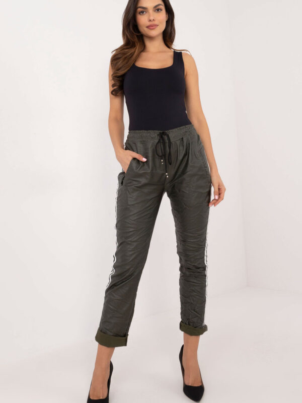 Spodnie Damskie Model DHJ-SP-21557.35 Khaki - Italy Moda