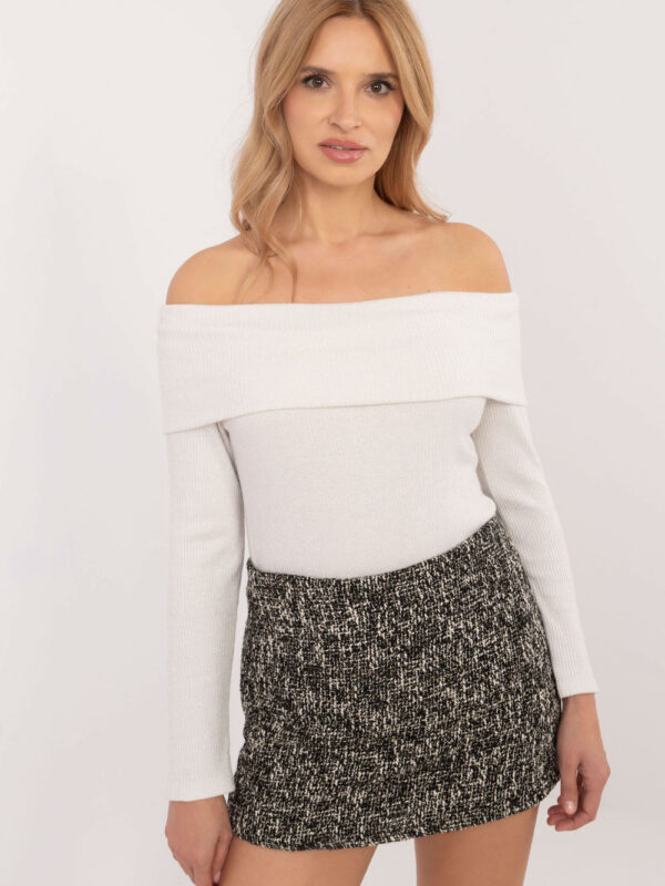 Sweter Damski Model DHJ-SW-A2449.33 Ecru - Italy Moda