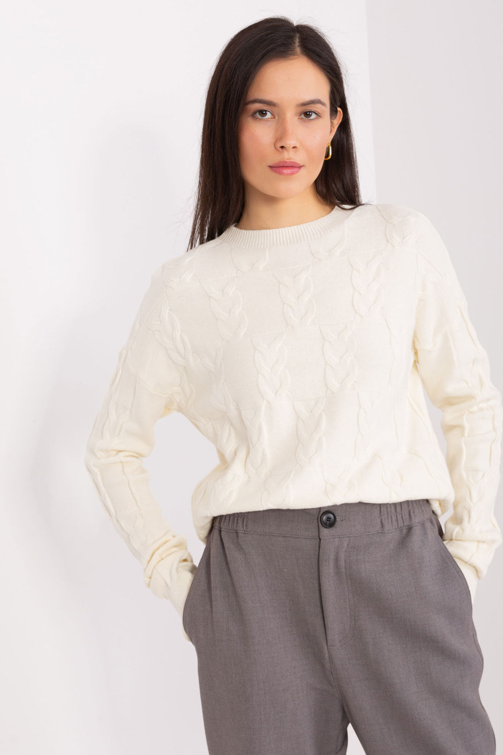 Sweter Damski Model AT-SW-2340.22 Ecru - AT