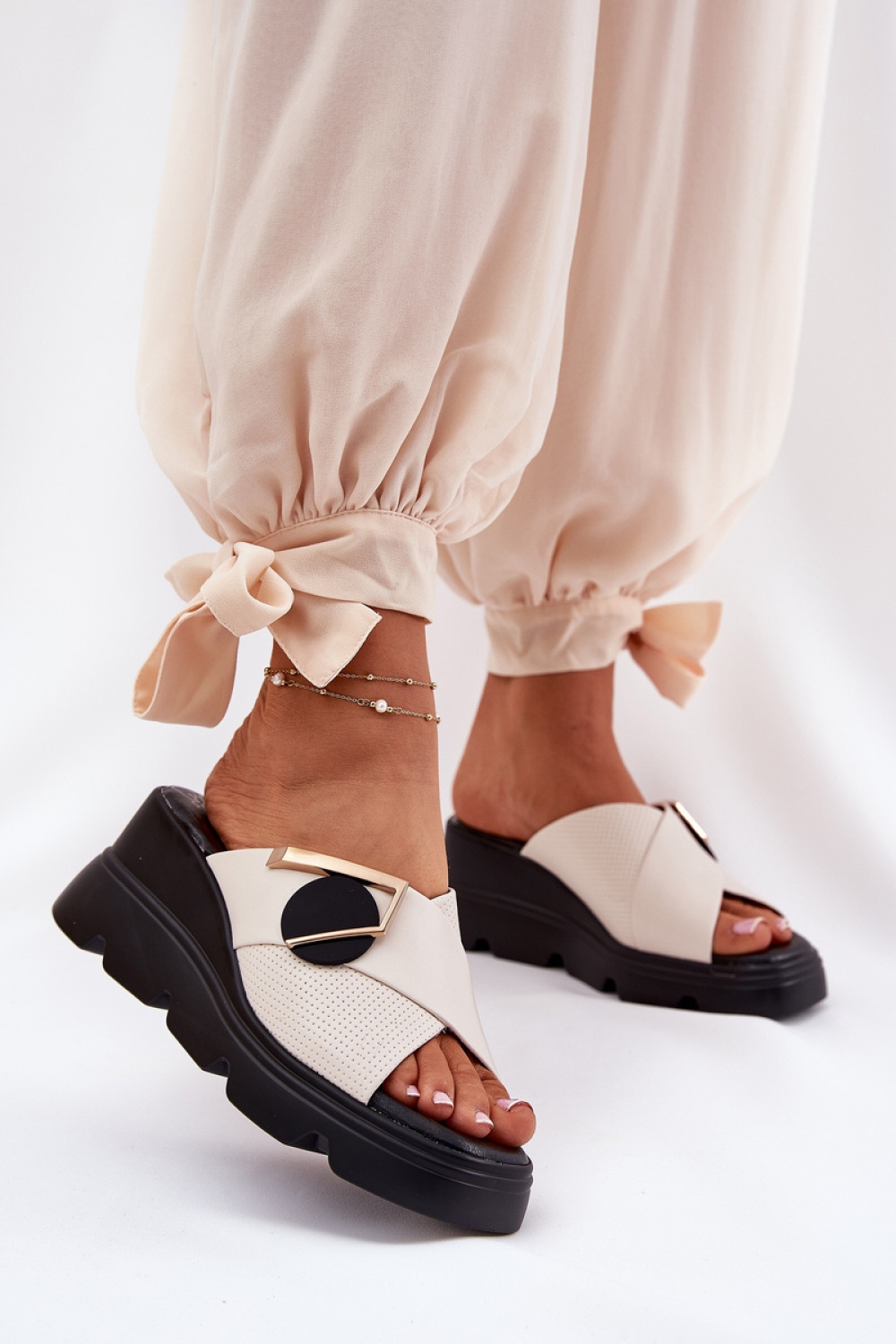 Sandał Klapki Model Artiker 56C1585 Beige - Step in style