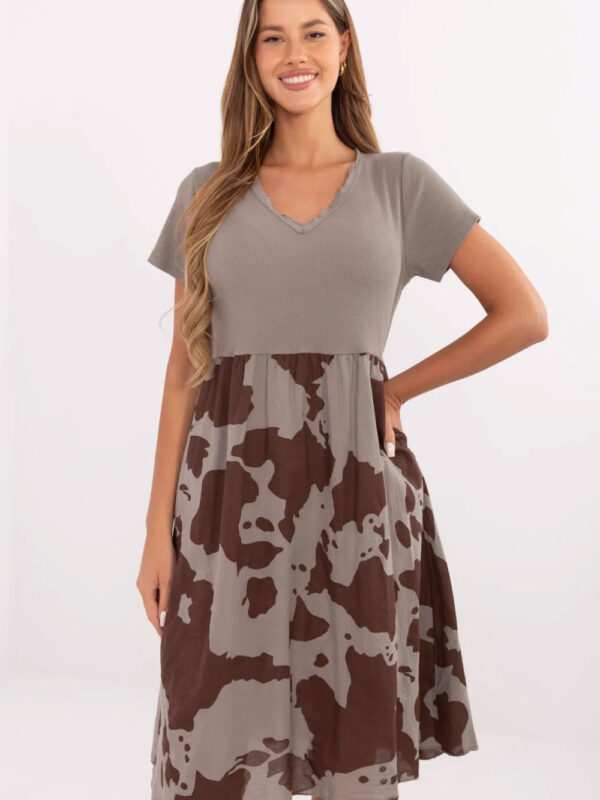 Sukienka Model DHJ-SK-253701.80 Dark Beige - Italy Moda