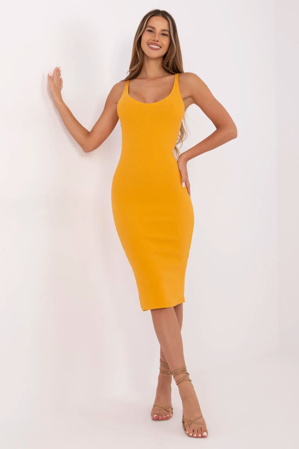 Sukienka Model RV-SK-7531.54 Light Orange - Rue Paris