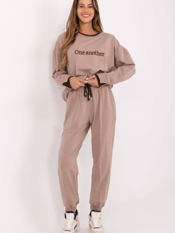 Spodnie Komplet Model RV-KMPL-A883.68 Dark Beige - Relevance