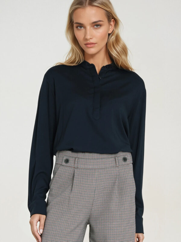 Wiskozowa bluzka polo ze stójką B194 Navy - Nife
