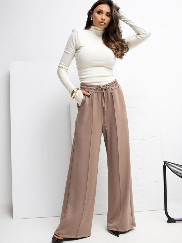 Spodnie Dresowe Model RV-DR-A1061.80 Dark Beige - Rue Paris
