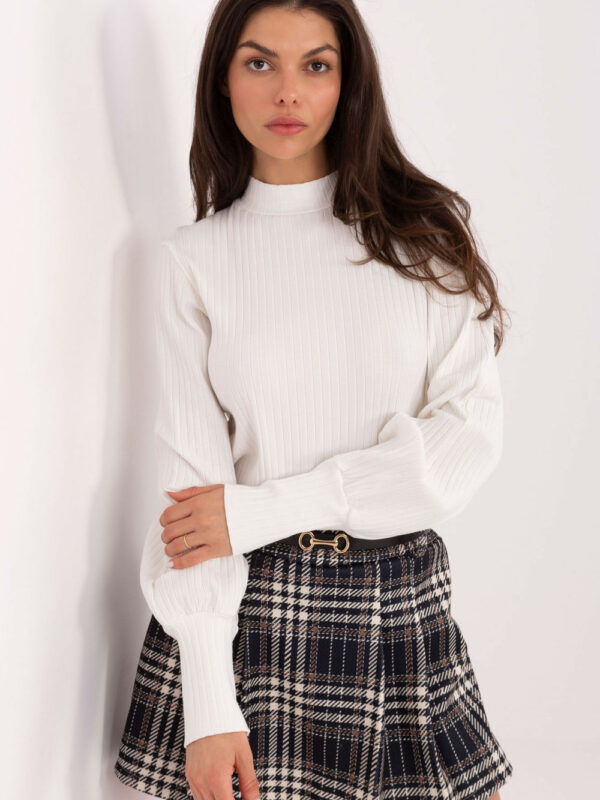 Bluzka Model RV-BZ-A1053.50 Ecru - Rue Paris