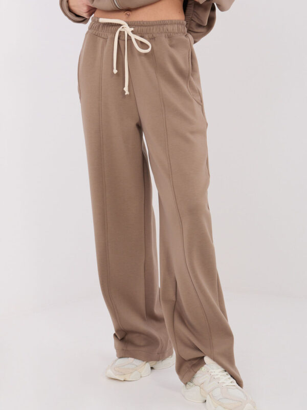 Spodnie Dresowe Model SM-SP-A1561.25 Dark Beige - Factory Price