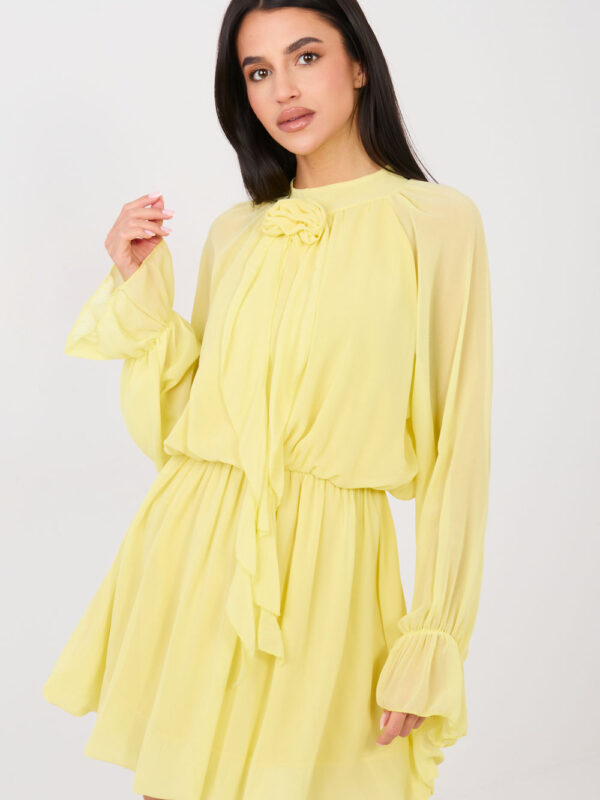 Sukienka Model MI-SK-A1554.67 Light Yellow - Rue Paris