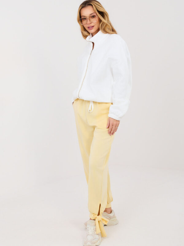 Spodnie Dresowe Model IT-SP-9987.16 Light Yellow - Italy Moda