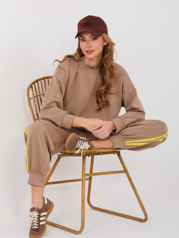 Spodnie Komplet Model IT-KMPL-22216.75 Dark Beige - Rue Paris