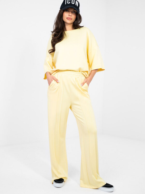 Spodnie Dresowe Model RV-DR-A1062.08 Light Yellow - Rue Paris