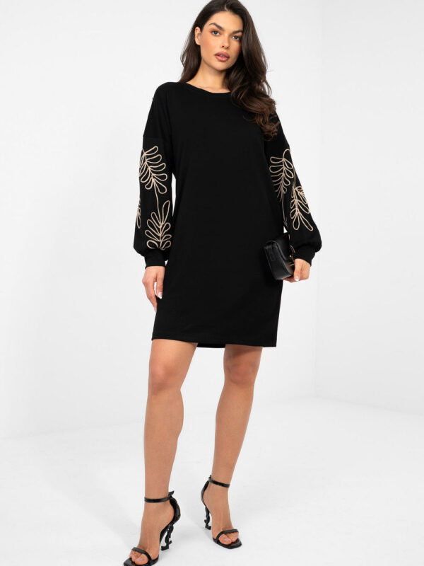 Sukienka Model RV-SK-A1064.09 Black - Rue Paris