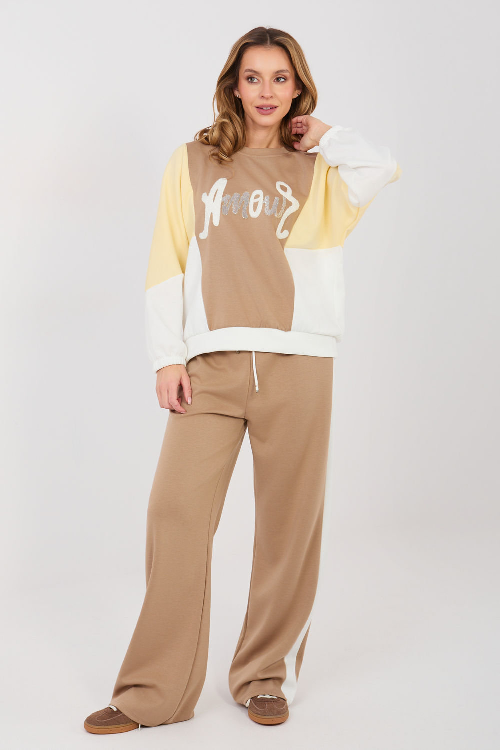 Spodnie Komplet Model IT-KMPL-22210.93 Dark Beige - Rue Paris