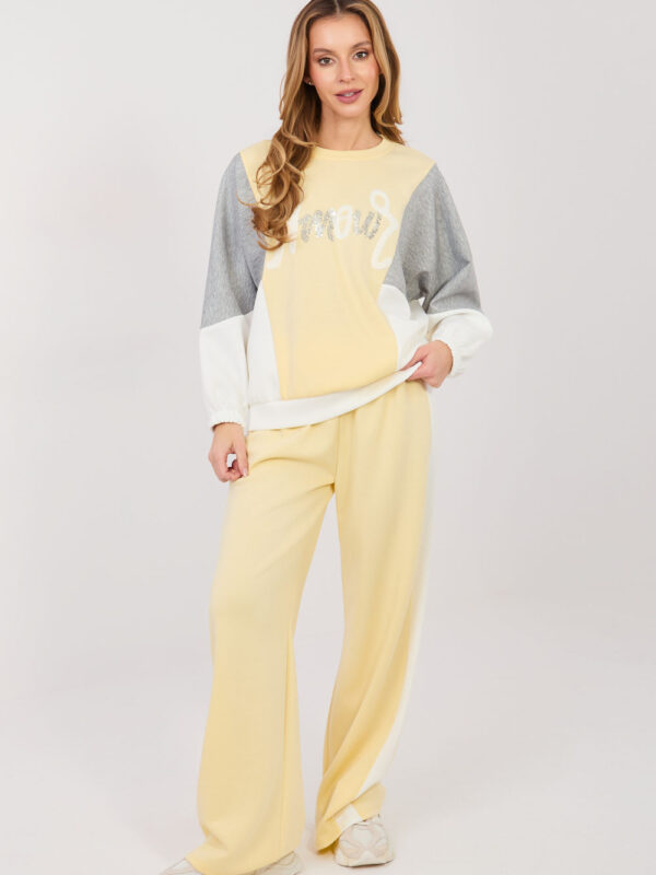 Spodnie Komplet Model IT-KMPL-22210.93 Light Yellow - Rue Paris