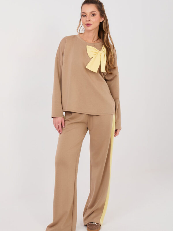 Spodnie Komplet Model IT-KMPL-22220.25 Dark Beige - Rue Paris