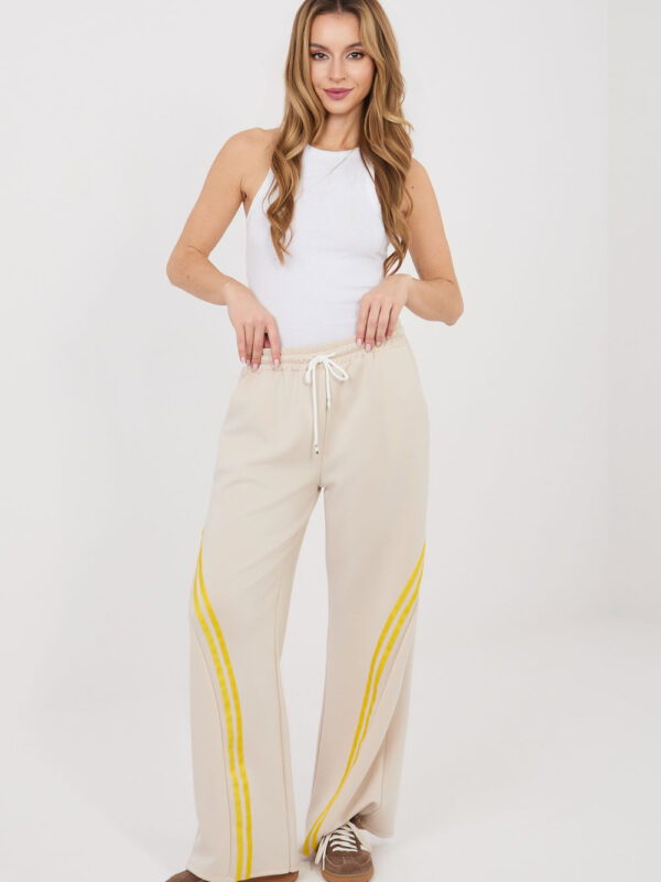 Spodnie Dresowe Model IT-DR-22168.66 Beige - Rue Paris