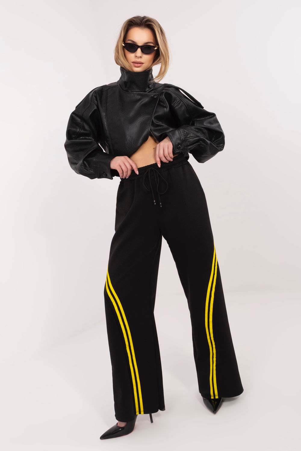 Spodnie Dresowe Model IT-DR-22168.66 Black - Rue Paris