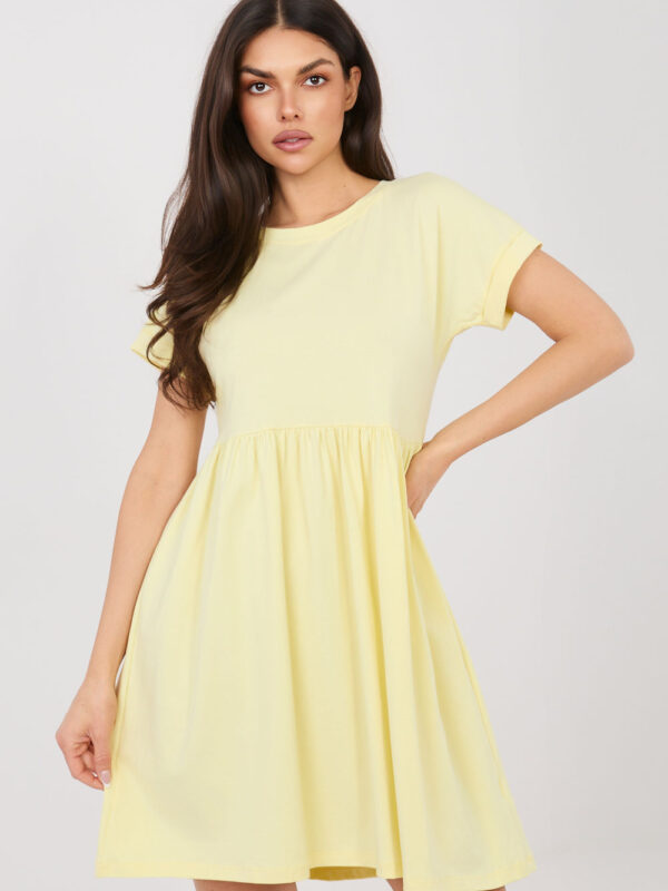 Sukienka Model RV-SK-5672.03P Light Yellow - Rue Paris