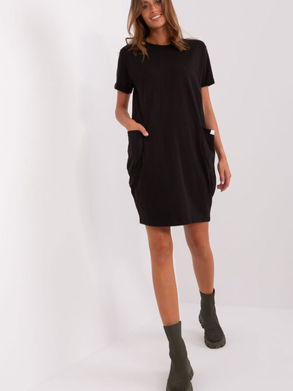 Sukienka Model RV-SK-8724-1.91 Black - Rue Paris