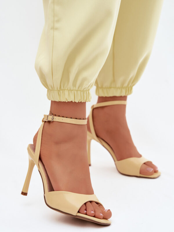 Sandały Model Olissey H8-1110H Yellow - Step in style