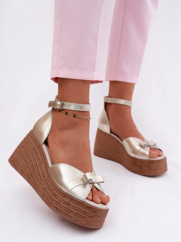 Sandały Model Ashen 26SD18-9812 Gold - Step in style