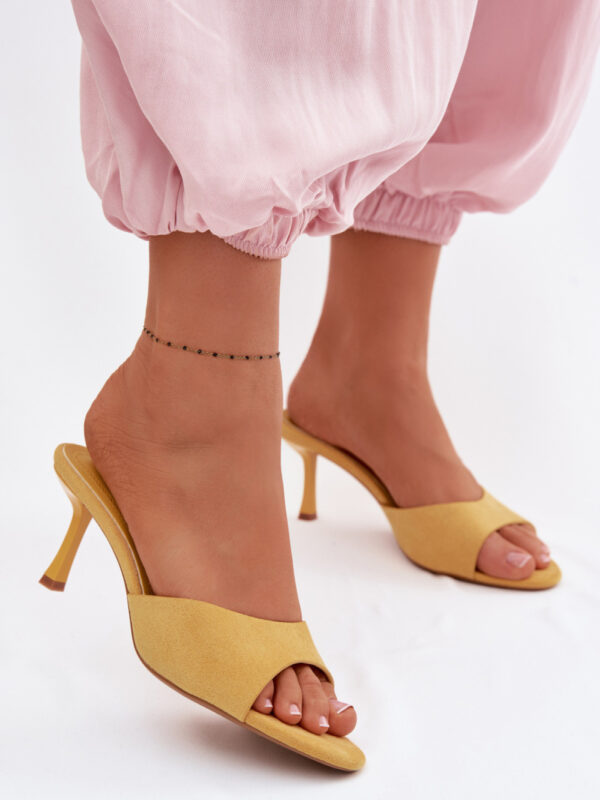 Sandał Klapki Model Melissea XL-19 Yellow Zamsz - Step in style