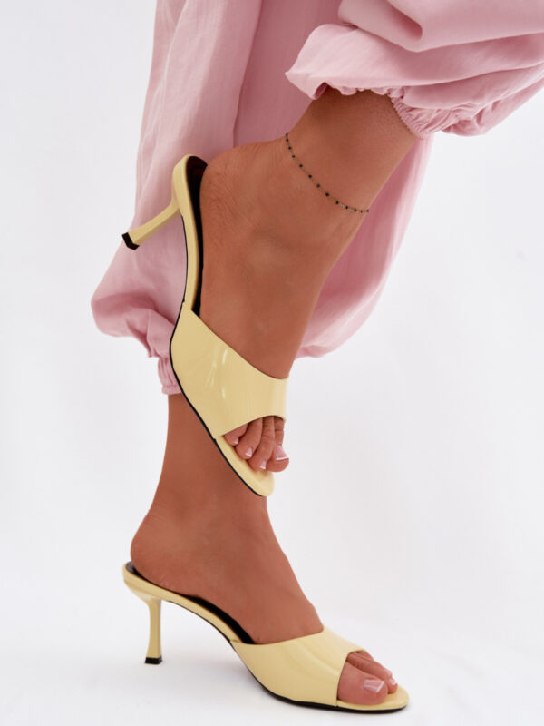 Sandał Klapki Model Melissea UC-162 Yellow Lakier - Step in style
