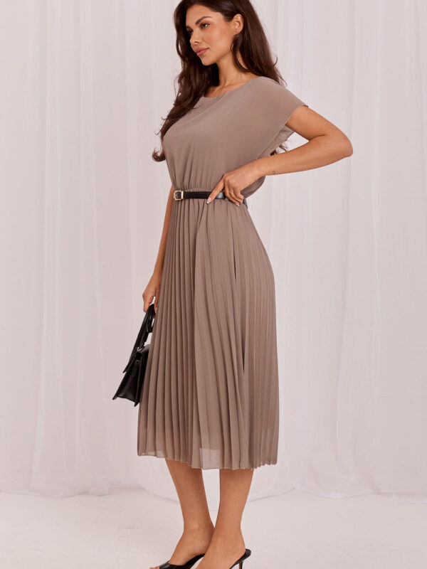 Sukienka Model DHJ-SK-8839-1.23X Dark Beige - Rue Paris
