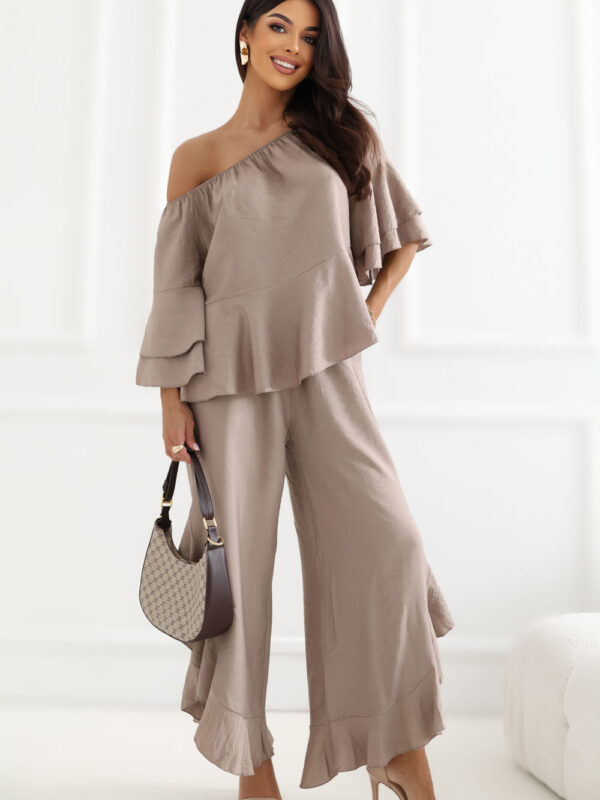 Spodnie Komplet Model IT-KMPL-10305.29 Dark Beige - Rue Paris