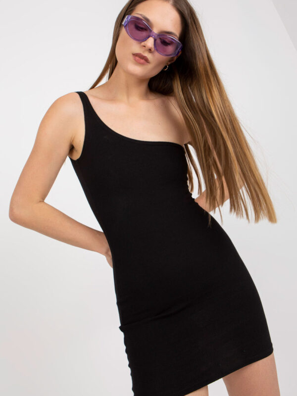 Sukienka Model RV-SK-8007.19 Black - Rue Paris