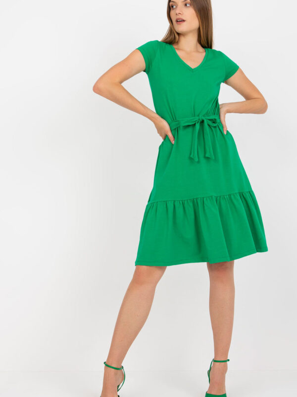 Sukienka Model RV-SK-8048.21P Green - Rue Paris