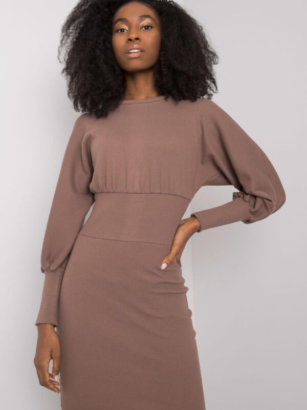 Sukienka Model RV-SK-6079.65 Brown - Rue Paris