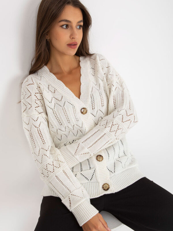 Sweter Damski Model LC-SW-8022.04P Ecru - Rue Paris
