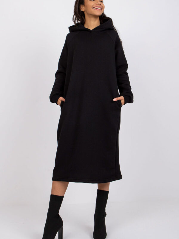 Sukienka Model RV-SK-7463.24X Black - Rue Paris
