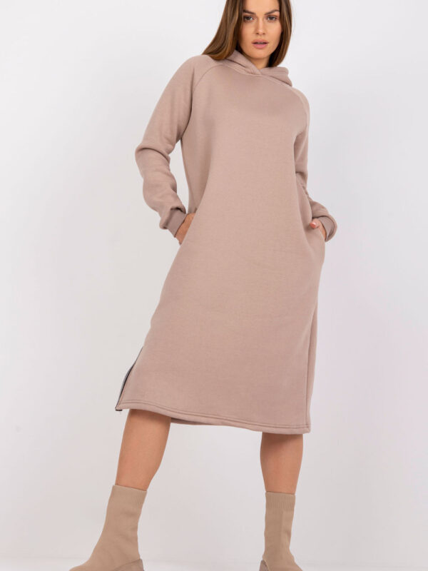 Sukienka Model RV-SK-7463.24X Beige - Rue Paris