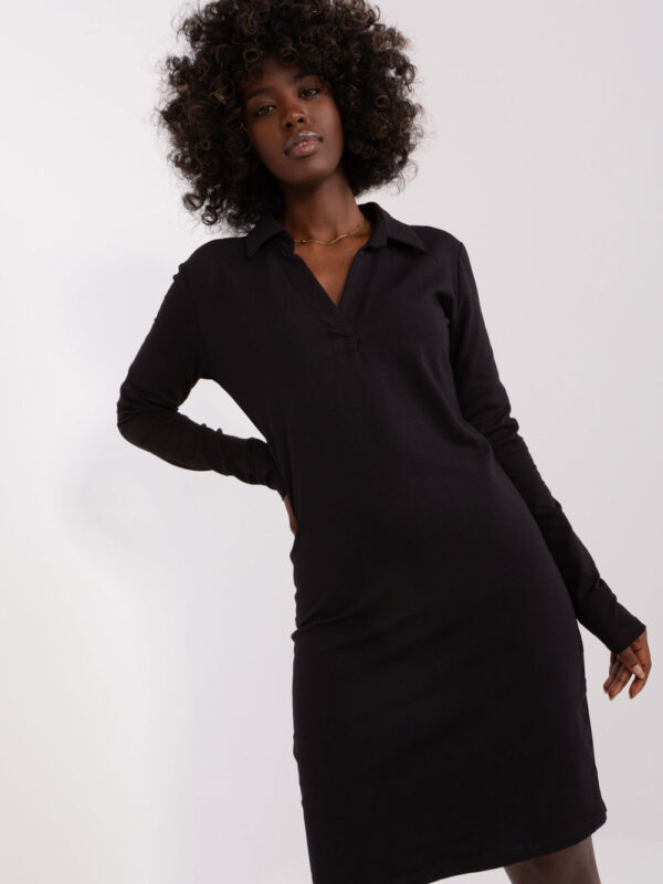 Sukienka Model RV-SK-8068.60P Black - Rue Paris